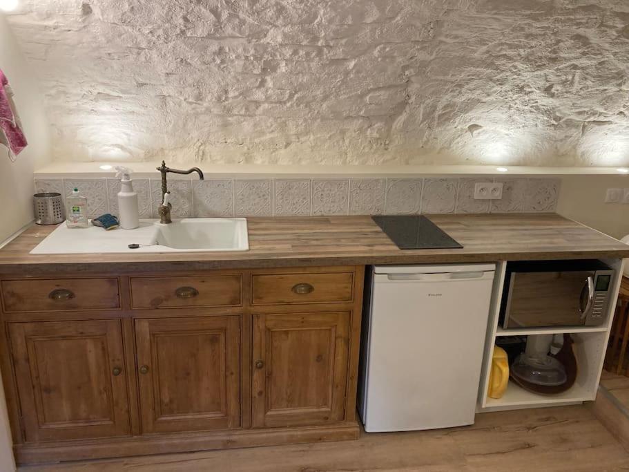 Les Matelles : Charmant Logement En Pierres Bagian luar foto